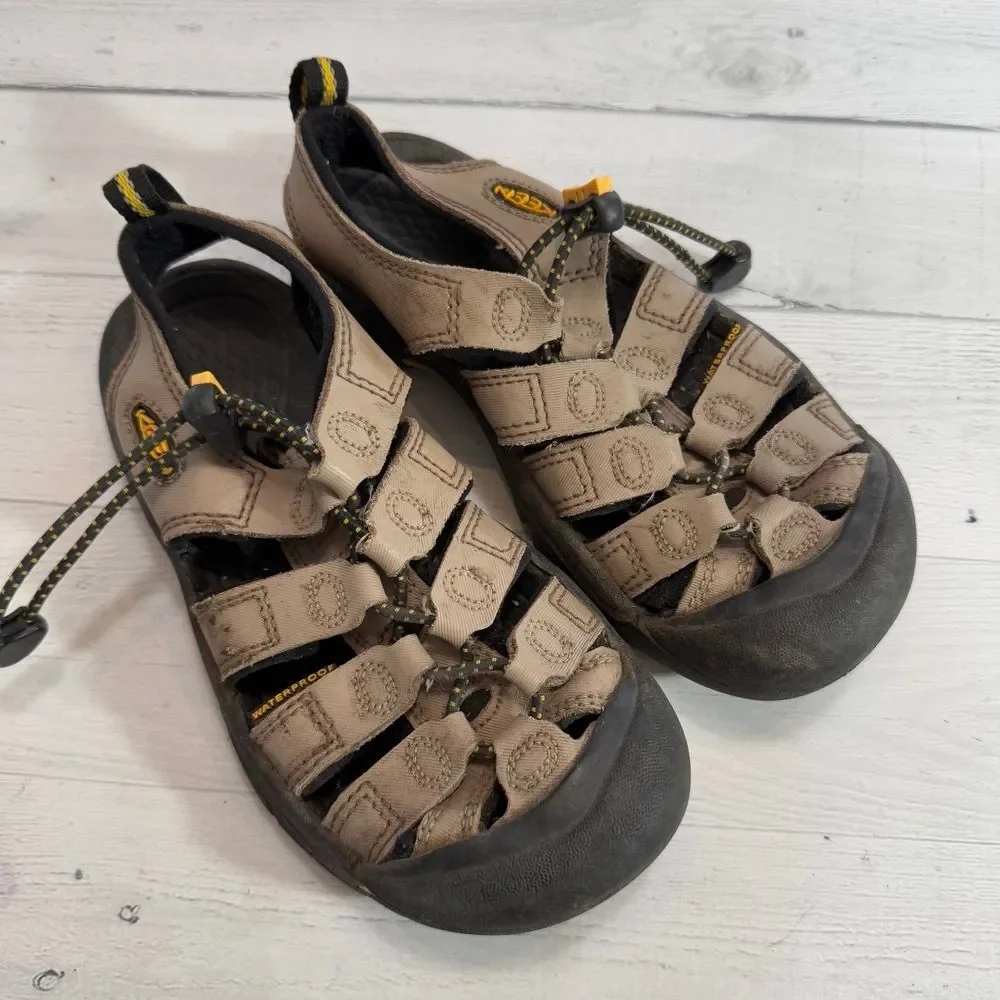 Keen Newport waterproof kids hiking sandals brown‎ size 1